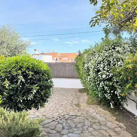 Empurialola -encantadora Casa Con Jardin Cerca Del Centro -142 *
