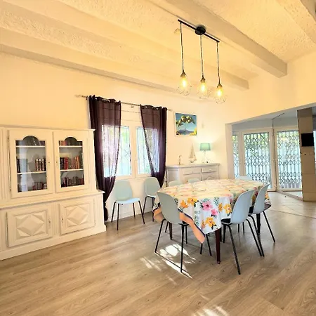Empurialola -encantadora Casa Con Jardin Cerca Del Centro -142 Сasa de vacaciones