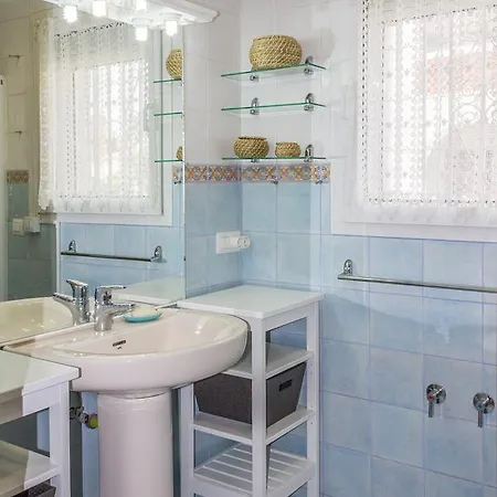 Сasa de vacaciones Empurialola -encantadora Casa Con Jardin Cerca Del Centro -142