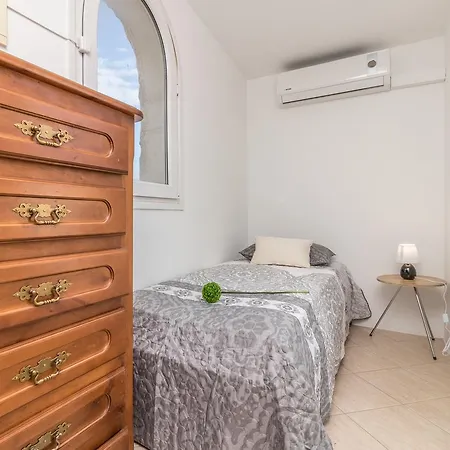 Empurialola -encantadora Casa Con Jardin Cerca Del Centro -142 Сasa de vacaciones